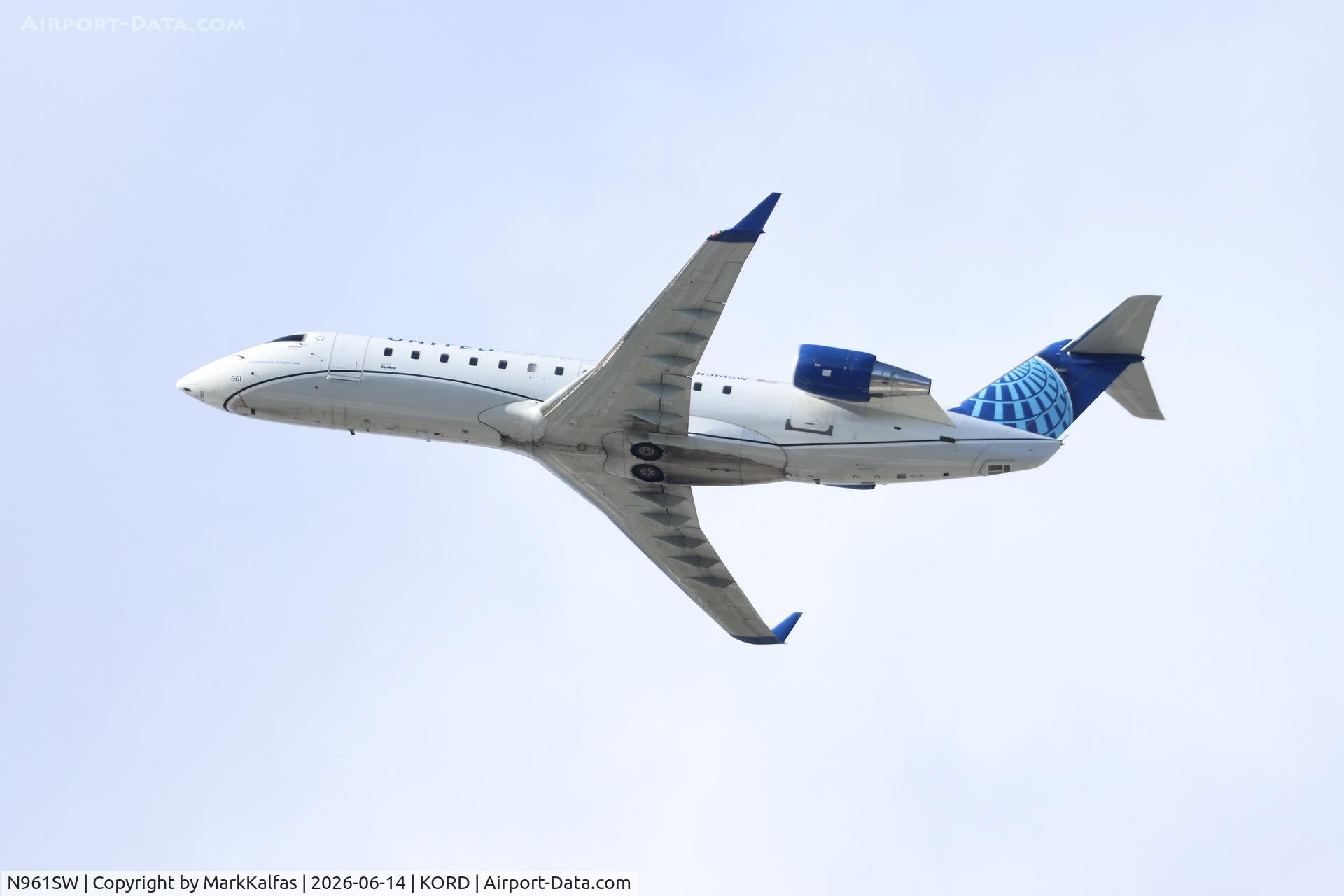 Aircraft N961SW, 2003 Canadair CL-600-2B19 Regional Jet CRJ-200LR, c/n 7857, CRJ2 SkyWest/United Express Bombardier CRJ-200,N961SW departing 28R KORD, at KORD, photo by MarkKalfas