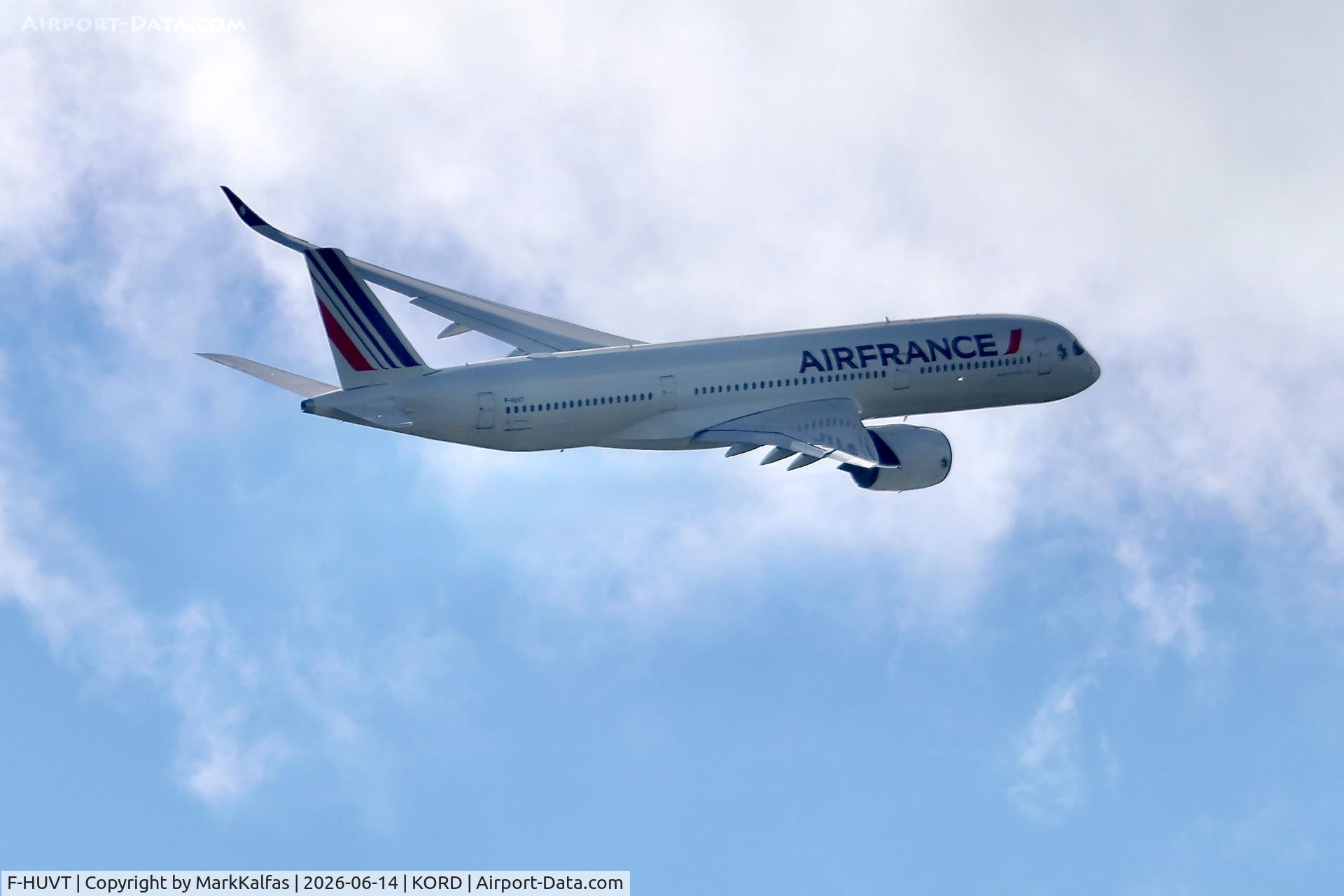 Aircraft F-HUVT, 2025 Airbus A350-941, c/n 749, A359 Air France Airbus A350-941 F-HUVT departing 28R KORD, at KORD, photo by MarkKalfas