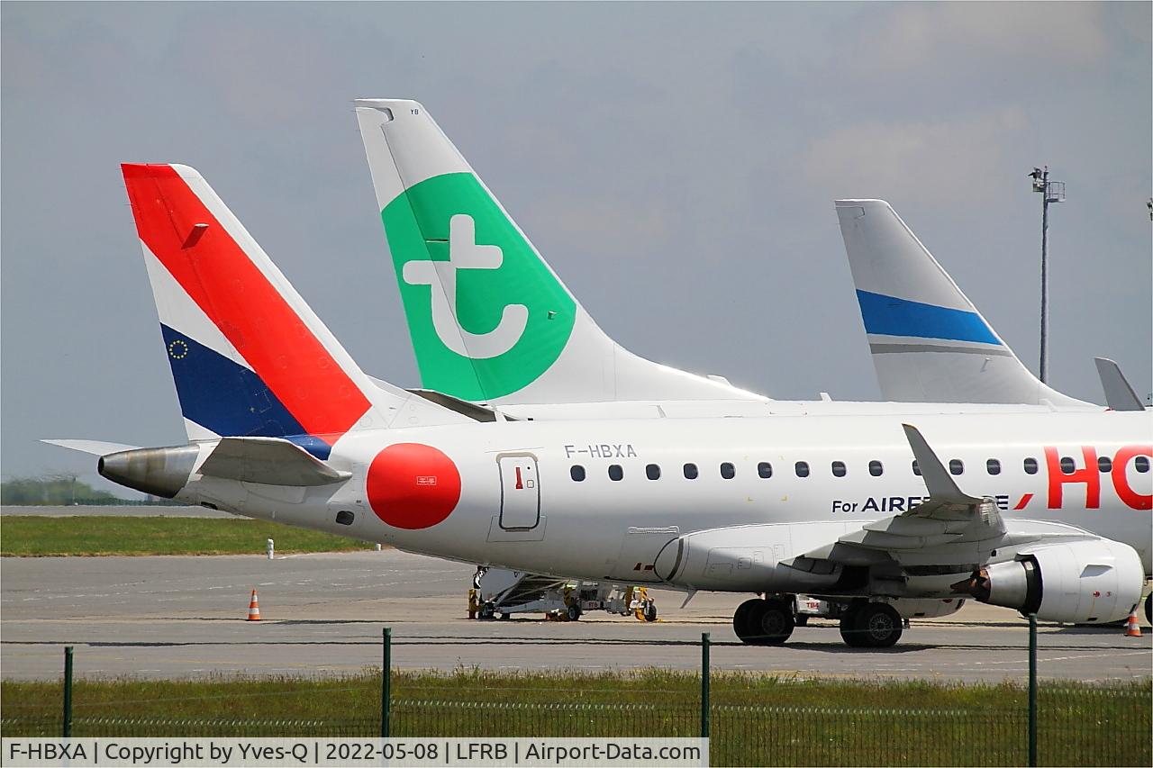 Aircraft F-HBXA, 2008 Embraer 170LR (ERJ-170-100LR), c/n 17000237, Embraer 170LR, Boarding ramp, Brest-Bretagne Airport (LFRB-BES), at LFRB, photo by Yves-Q