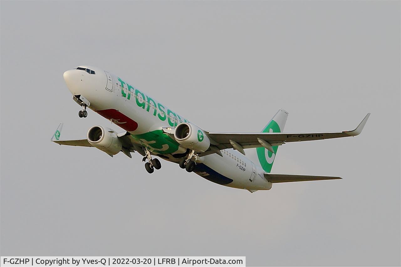 Aircraft F-GZHP, 2000 Boeing 737-8K2, c/n 44566 l/n 5345, Boeing 737-8K2, Take off rwy 25L, Brest-Bretagne Airport (LFRB-BES), at LFRB, photo by Yves-Q
