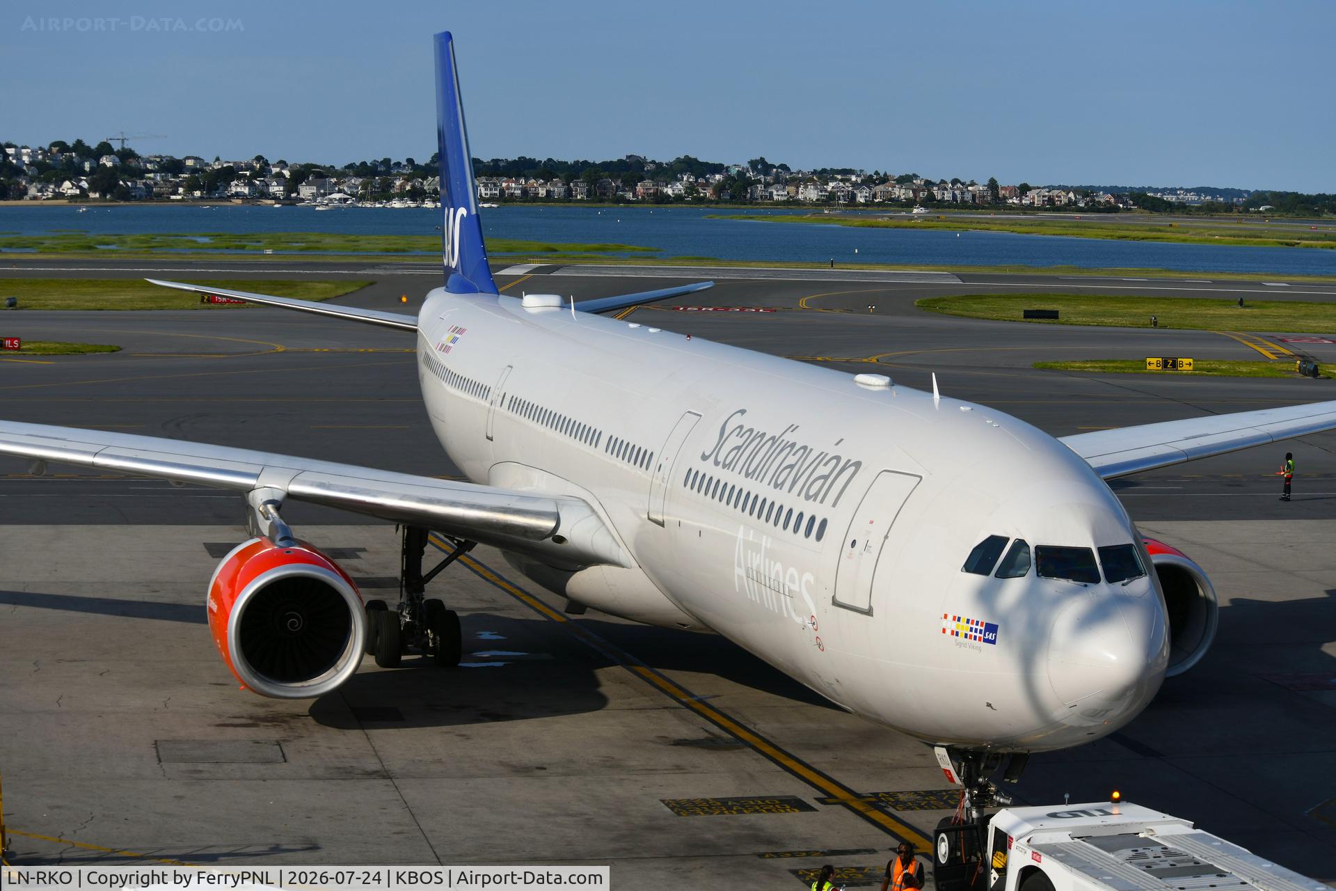 Aircraft LN-RKO, 2003 Airbus A330-343X, c/n 515, SAS A333 ready for its push-back, at KBOS, photo by FerryPNL