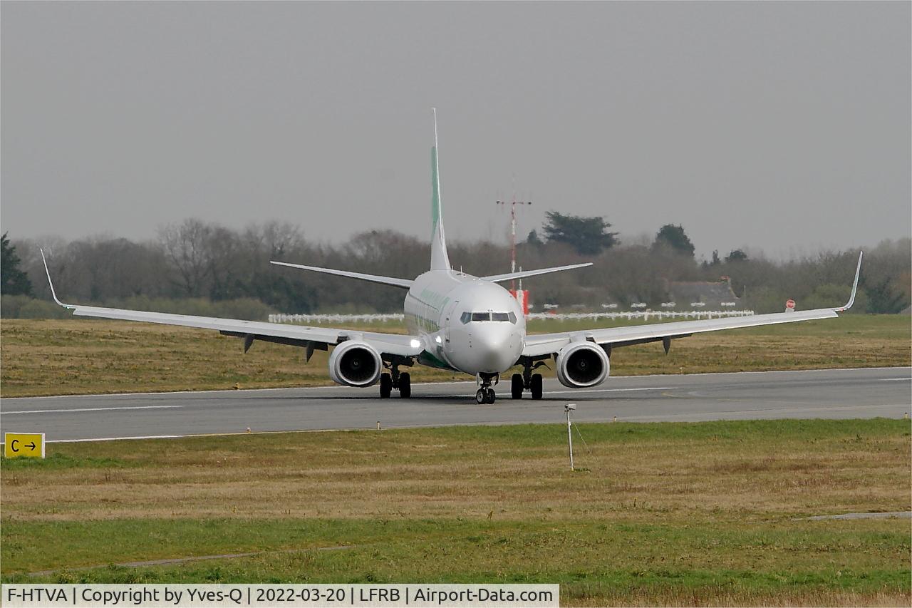Aircraft F-HTVA, 2015 Boeing 737-8K2, c/n 62158 l/n 5733, Boeing 737-8K2, Taxiing, Brest-Bretagne airport (LFRB-BES), at LFRB, photo by Yves-Q