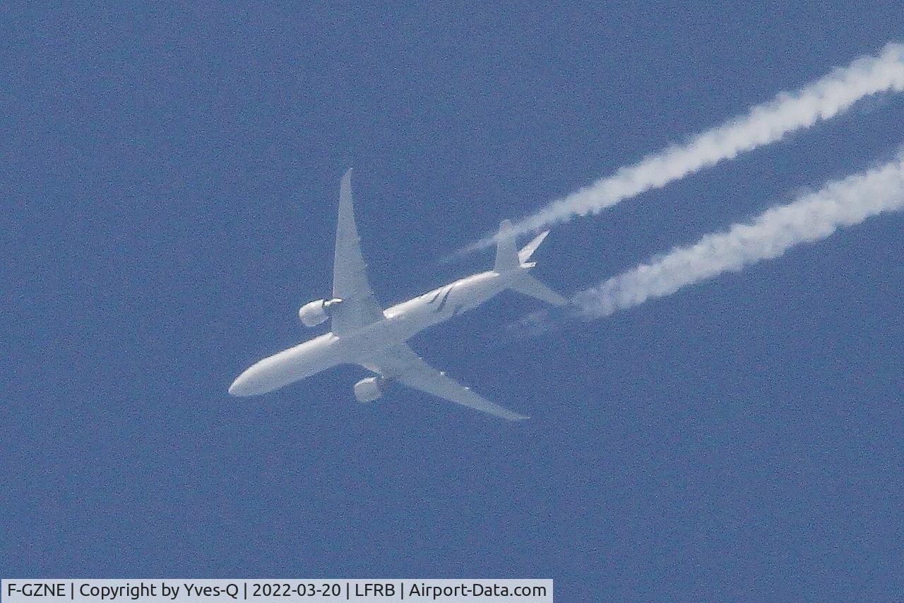 Aircraft F-GZNE, 2009 Boeing 777-328/ER, c/n 37432 l/n 790, Boeing 777-328ER, flight over Brest-Bretagne airport (LFRB-BES), from CDG to MIA, at LFRB, photo by Yves-Q