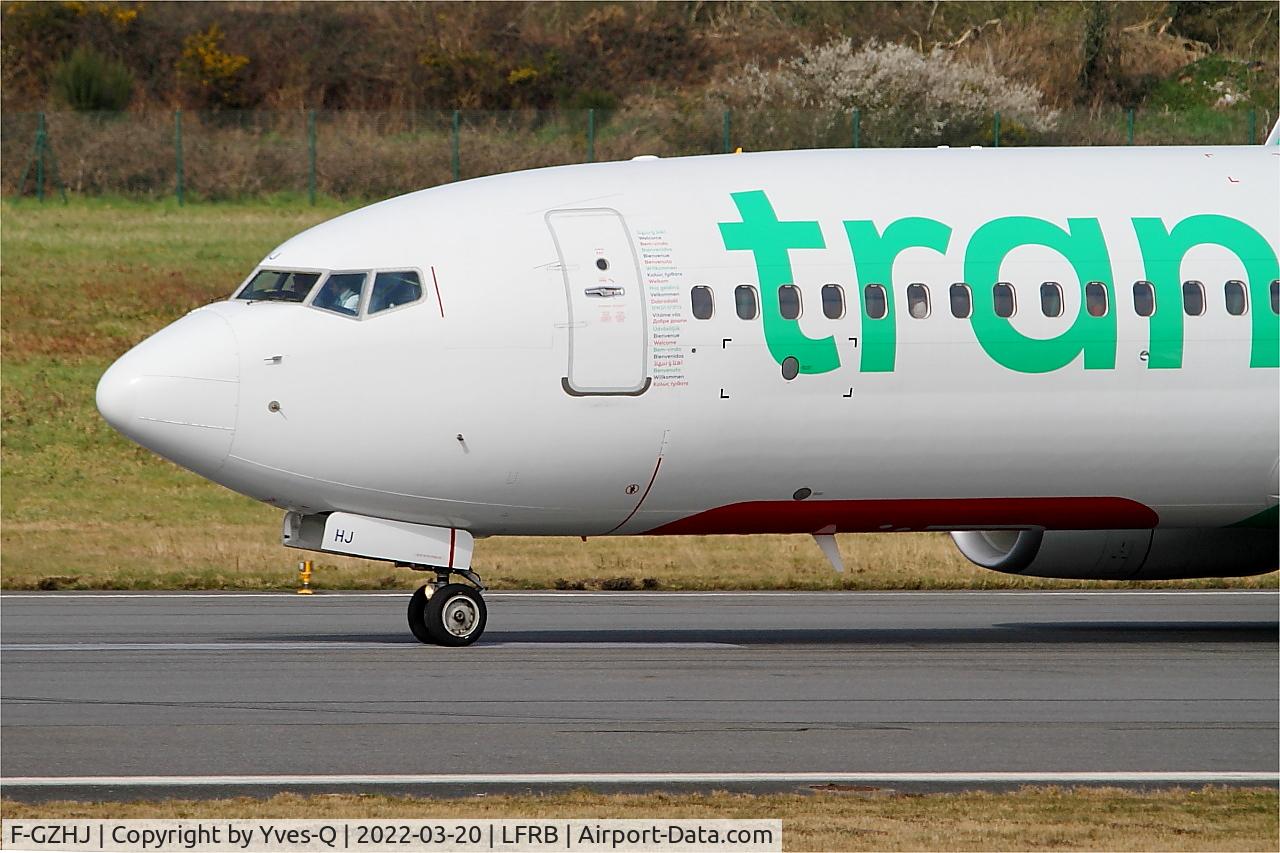 Aircraft F-GZHJ, 2013 Boeing 737-86J, c/n 37778 l/n 4424, Boeing 737-86J, Taxiing rwy 07R, Brest-Bretagne Airport (LFRB-BES), at LFRB, photo by Yves-Q