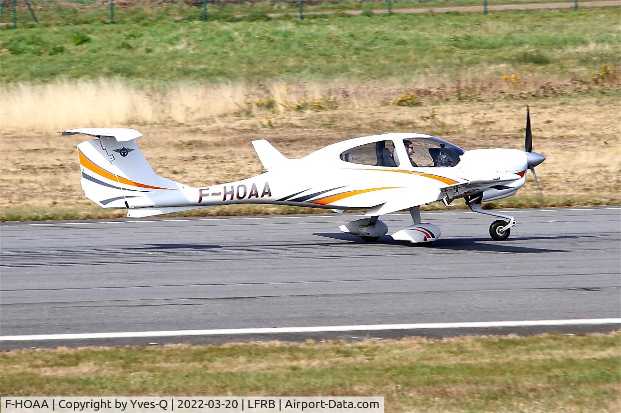 Aircraft F-HOAA, Diamond DA-40 Diamond Star, c/n D4.148, Diamond DA-40 Diamond Star, Landing rwy 07R, Brest-Bretagne Airport (LFRB-BES), at LFRB, photo by Yves-Q