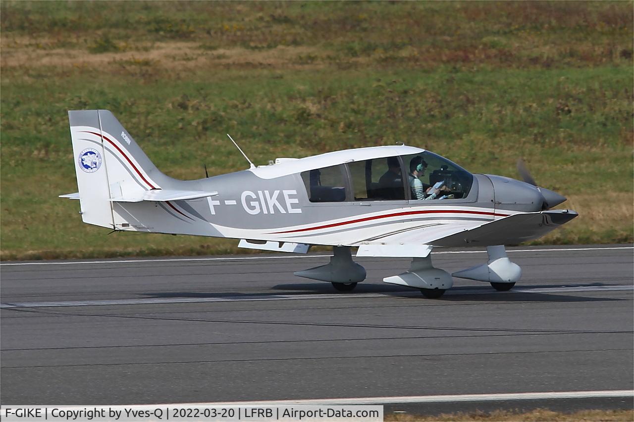 Aircraft F-GIKE, Robin DR-400-140B Major, c/n 1929, Robin DR-400-140B Major, Landing rwy 07R, Brest-Bretagne airport (LFRB-BES), at LFRB, photo by Yves-Q