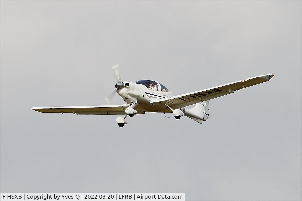 Aircraft F-HSXB, 2003 Diamond DA-40D Diamond Star, c/n D4.079, Diamond DA-40D Diamond Star, Climbing from Rwy 25L, Brest-Bretagne Airport (LFRB-BES), at LFRB, photo by Yves-Q