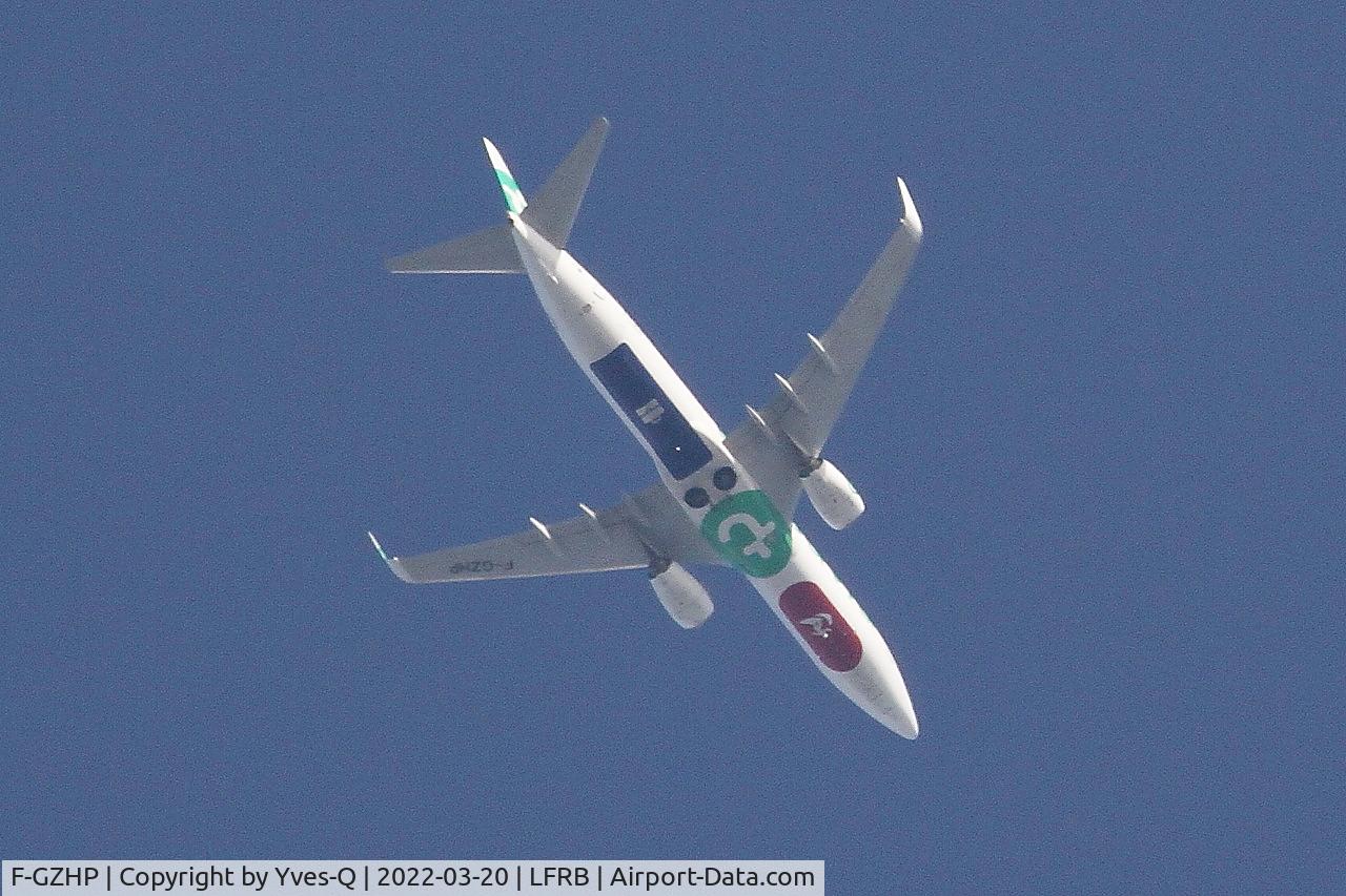 Aircraft F-GZHP, 2000 Boeing 737-8K2, c/n 44566 l/n 5345, Boeing 737-8K2, Flight over Brest-Bretagne Airport (LFRB-BES), at LFRB, photo by Yves-Q