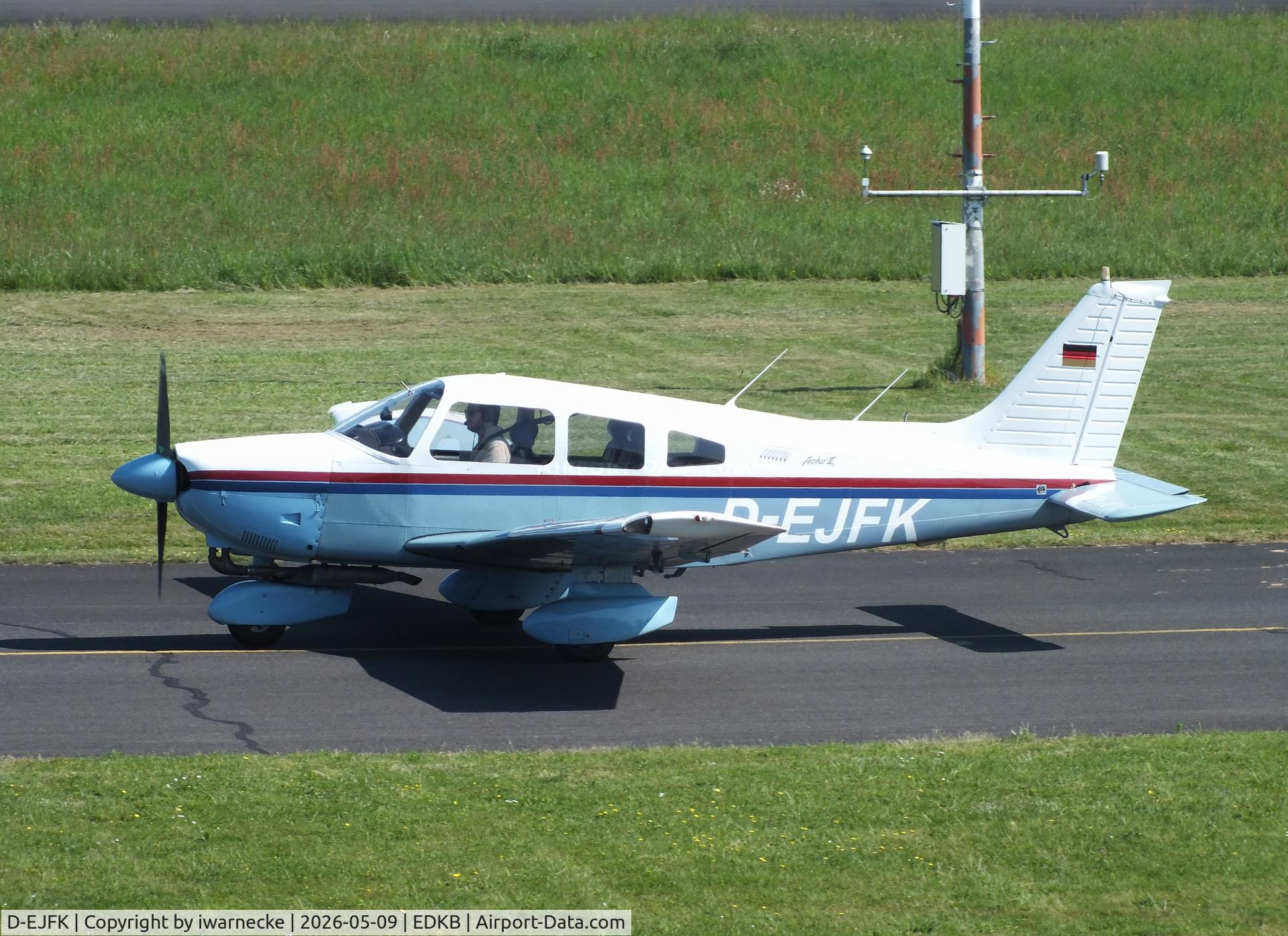 Aircraft D-EJFK, Piper PA-28-181 Archer II, c/n 28-90140, Piper PA-28-181 Archer II at Bonn-Hangelar airfield '2605, at EDKB, photo by iwarnecke
