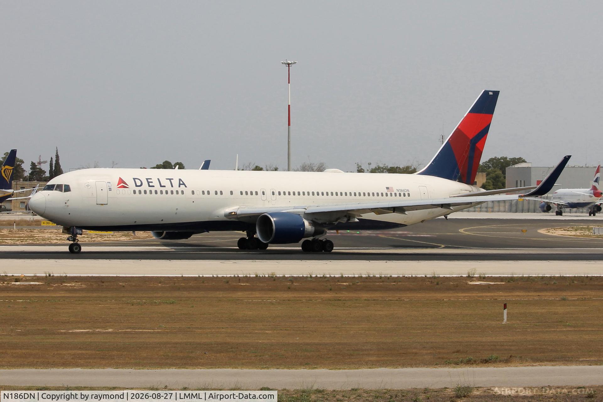 Aircraft N186DN, 1995 Boeing 767-332, c/n 27962, Boeing 767-332 reg N186DN of Delta Air Lines entering the runway at MLA., at LMML, photo by raymond