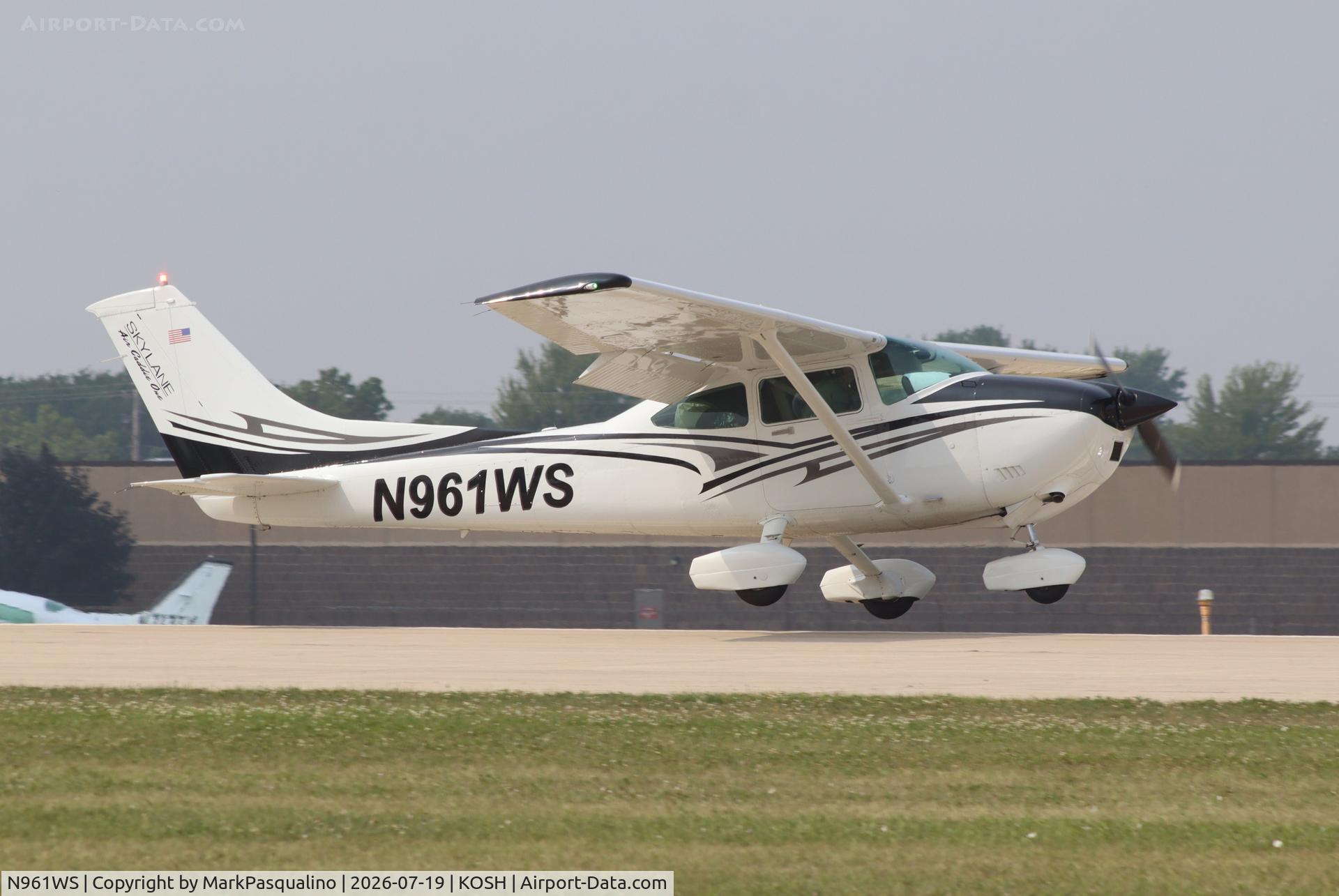 Aircraft N961WS, 1985 Cessna 182R Skylane, c/n 18268462, Cessna 182R, at KOSH, photo by MarkPasqualino