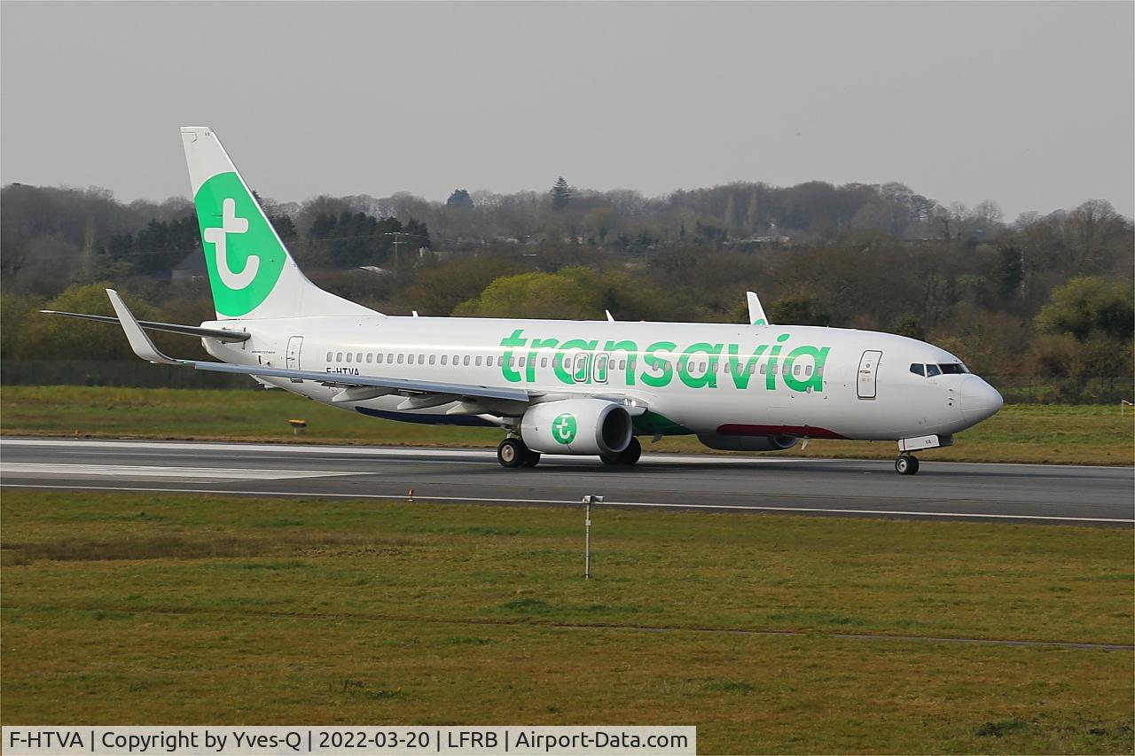 Aircraft F-HTVA, 2015 Boeing 737-8K2, c/n 62158 l/n 5733, Boeing 737-8K2, Take off run rwy 07R, Brest-Bretagne airport (LFRB-BES), at LFRB, photo by Yves-Q