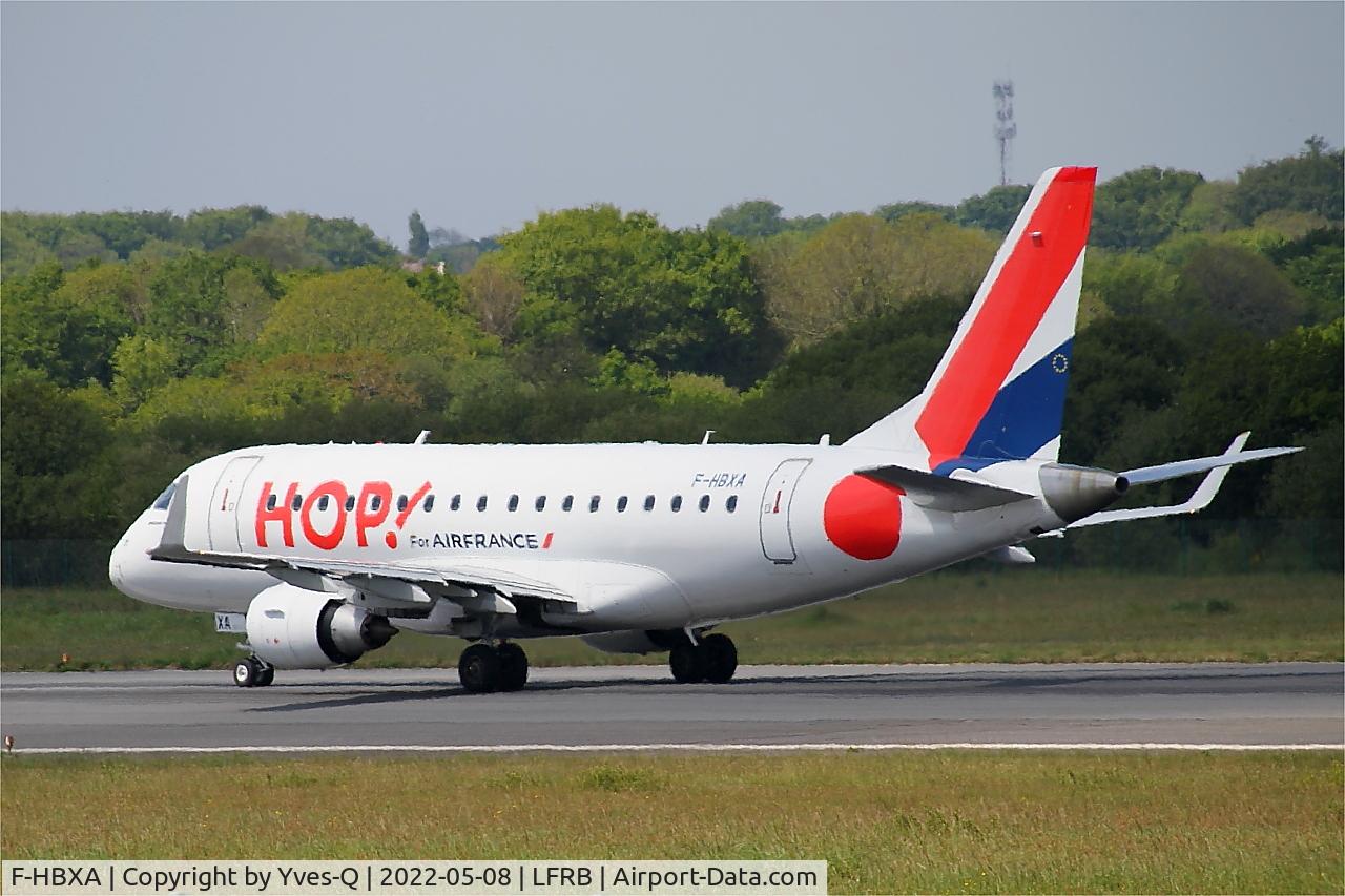 Aircraft F-HBXA, 2008 Embraer 170LR (ERJ-170-100LR), c/n 17000237, Embraer 170LR, Taxiing rwy 07R, Brest-Bretagne Airport (LFRB-BES), at LFRB, photo by Yves-Q