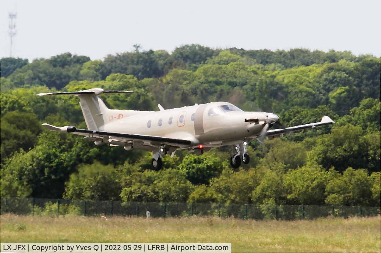 Aircraft LX-JFX, 2014 Pilatus PC-12/47E, c/n 1510, Pilatus PC-12 47E, Take off rwy 07R, Brest-Bretagne airport (LFRB-BES), at LFRB, photo by Yves-Q