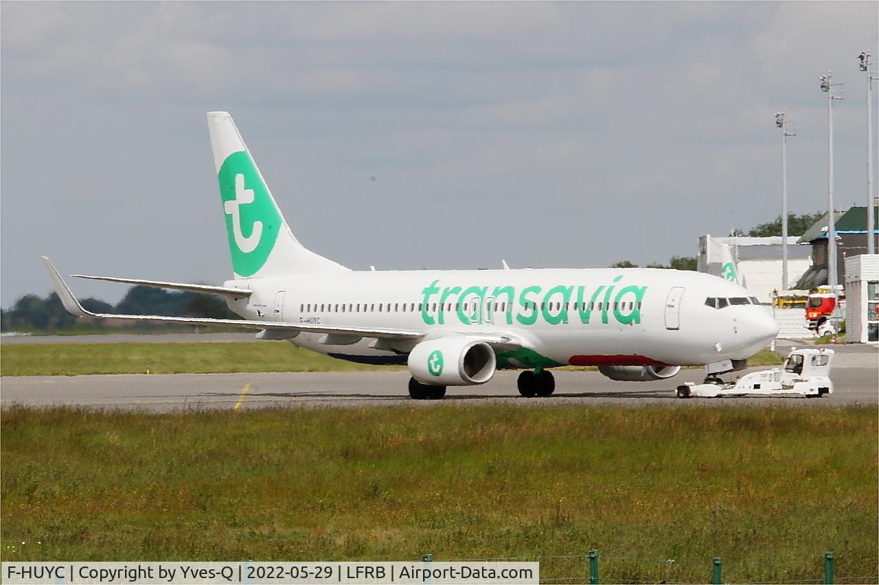 Aircraft F-HUYC, 2017 Boeing 737-8JP, c/n 42086 l/n 6365, Boeing 737-8JP, Push back, Brest-Bretagne airport (LFRB-BES), at LFRB, photo by Yves-Q