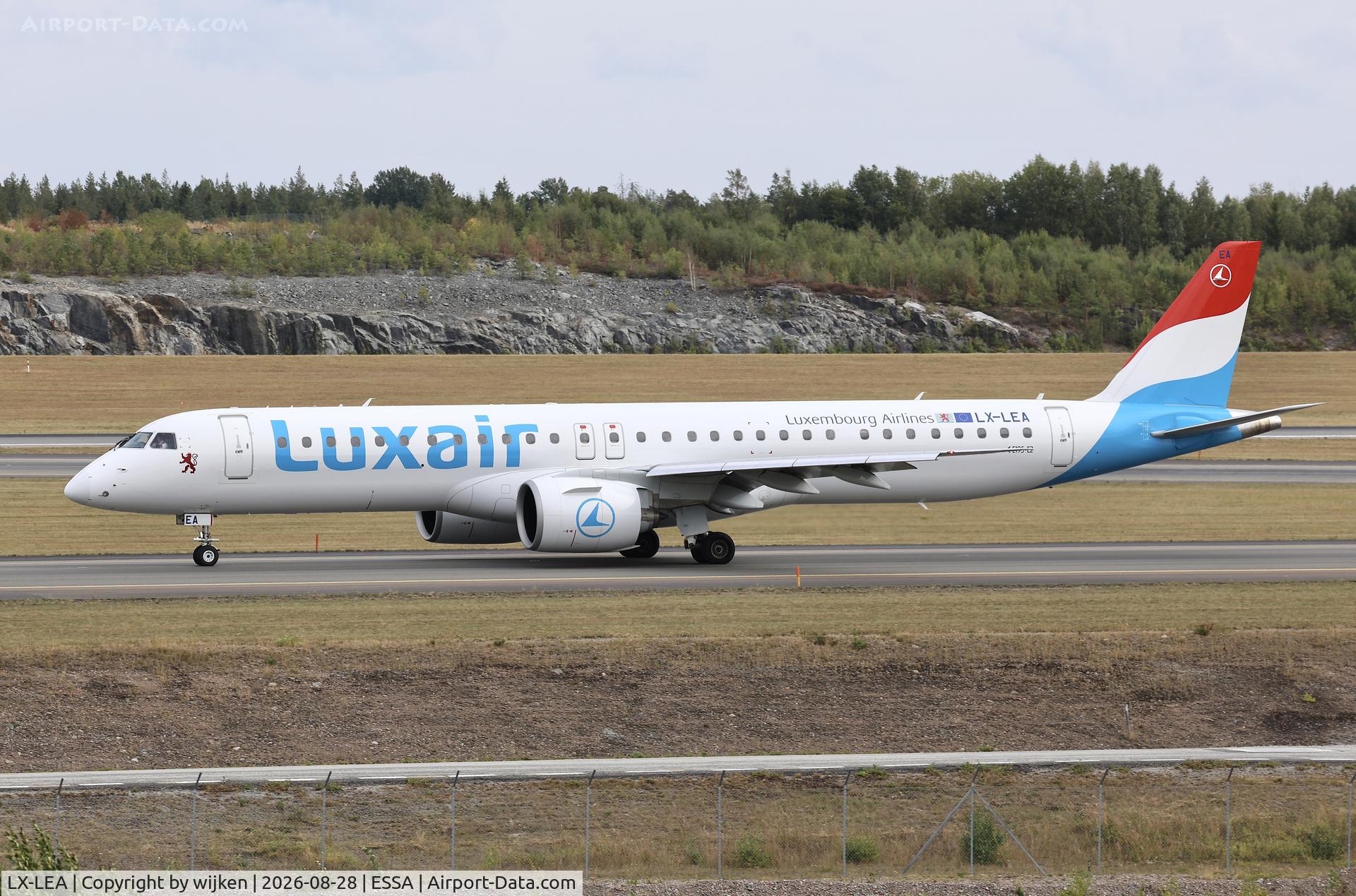 Aircraft LX-LEA, Embraer ERJ-190-400STD, c/n 19020199, Twy W, at ESSA, photo by wijken