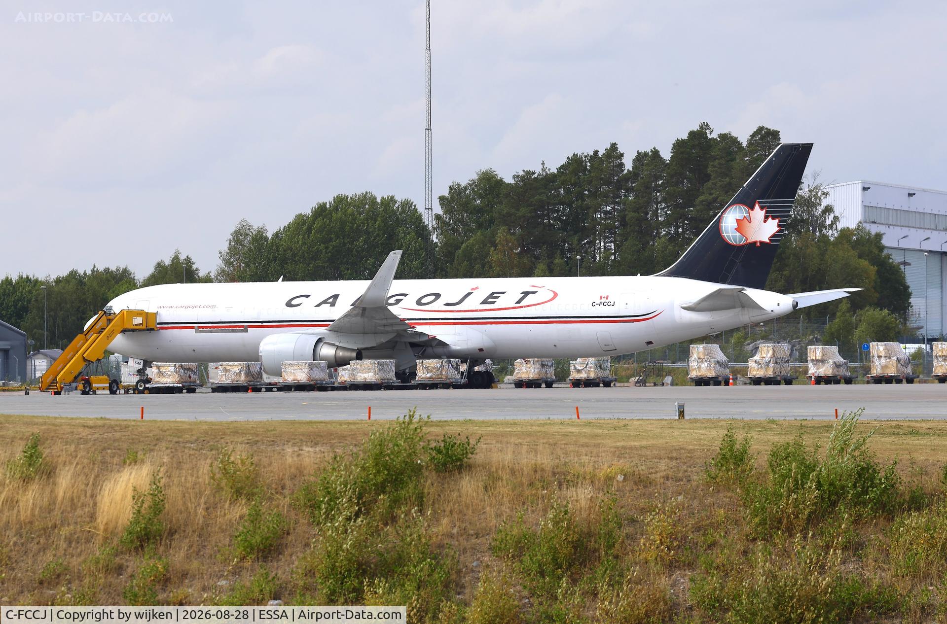 Aircraft C-FCCJ, 1992 Boeing 767-323, c/n 25197 l/n 425, Ramp R, at ESSA, photo by wijken
