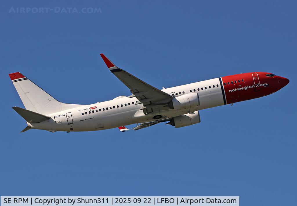 Aircraft SE-RPM, 2016 Boeing 737-8JP, c/n 42273, Climbing after take off from rwy 32R, at LFBO, photo by Shunn311