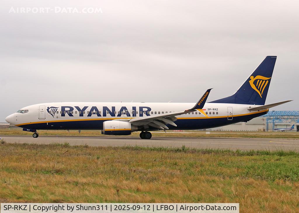 Aircraft SP-RKZ, 2011 Boeing 737-8AS, c/n 34987 l/n 3568, Taxiing to the Terminal, at LFBO, photo by Shunn311