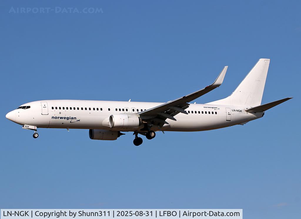 Aircraft LN-NGK, 2013 Boeing 737-8JP, c/n 39022 l/n 4528, Landing rwy 32L, at LFBO, photo by Shunn311