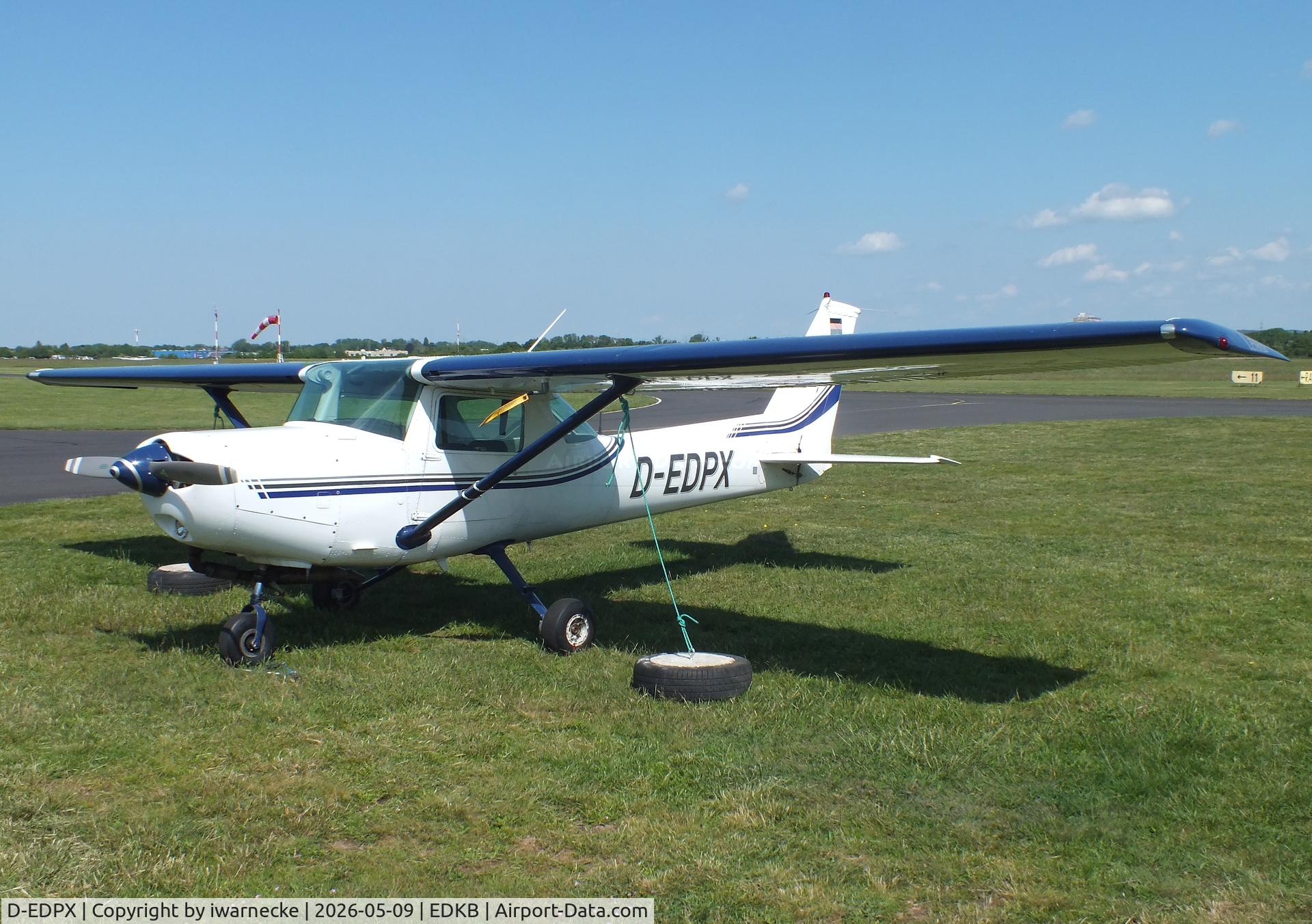 Aircraft D-EDPX, Reims Cessna F152, c/n 1933, Cessna (Reims) F152 at Bonn-Hangelar airfield '2605, at EDKB, photo by iwarnecke