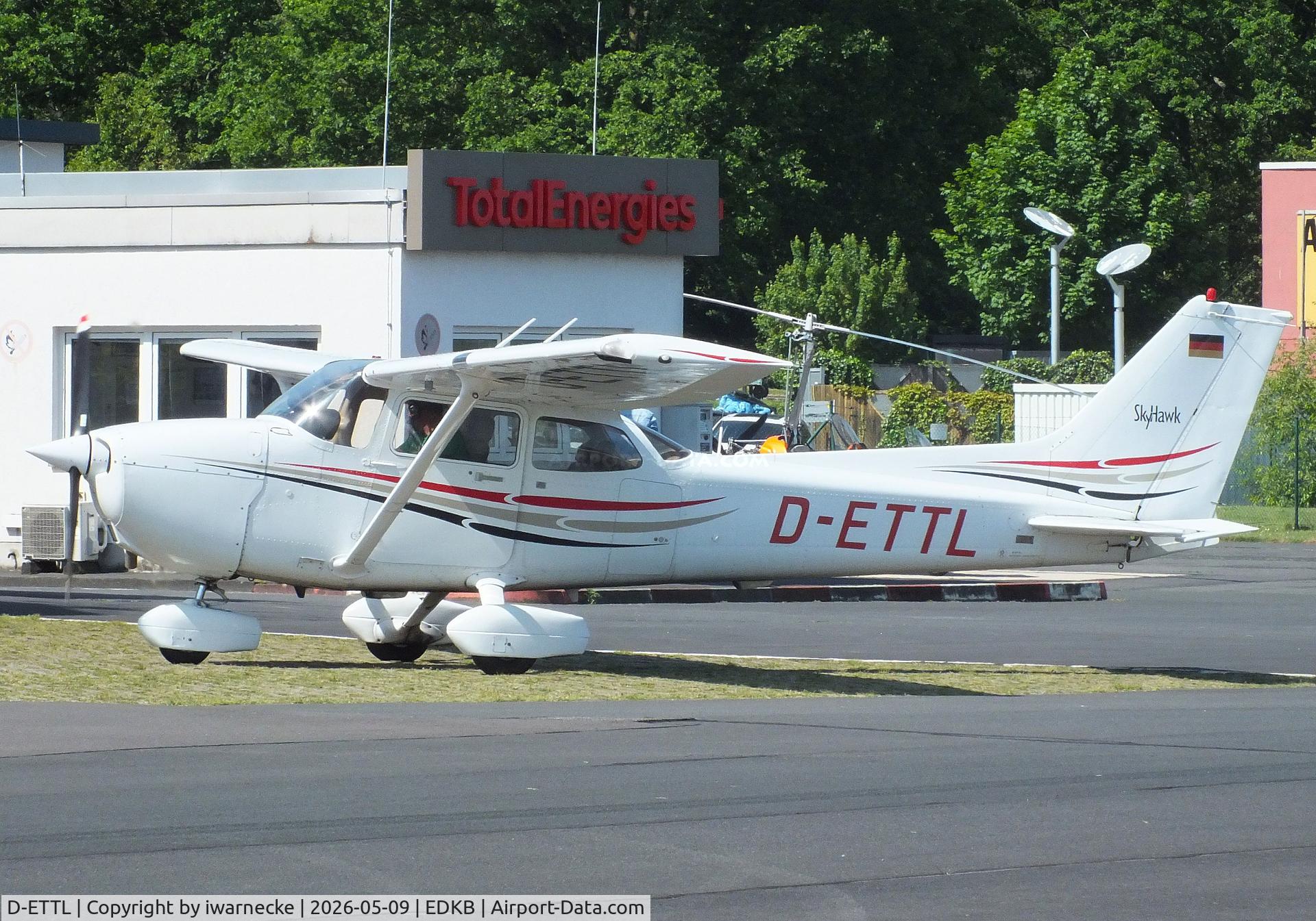 Aircraft D-ETTL, 2004 Cessna 172R Skyhawk, c/n 17281217, Cessna 172R Skyhawk at Bonn-Hangelar airfield '2605, at EDKB, photo by iwarnecke