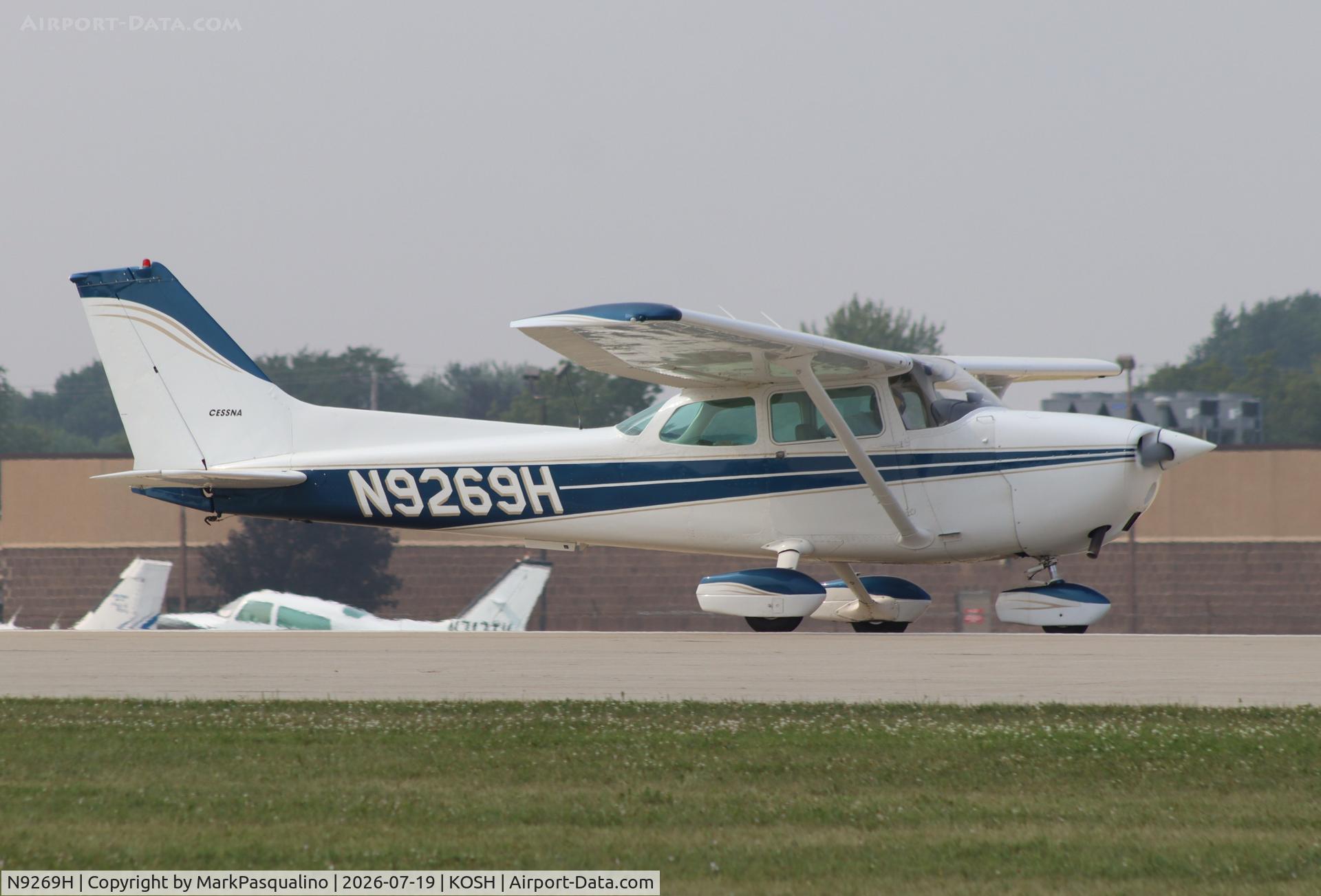 Aircraft N9269H, 1975 Cessna 172M, c/n 17266059, Cessna 172M, at KOSH, photo by MarkPasqualino