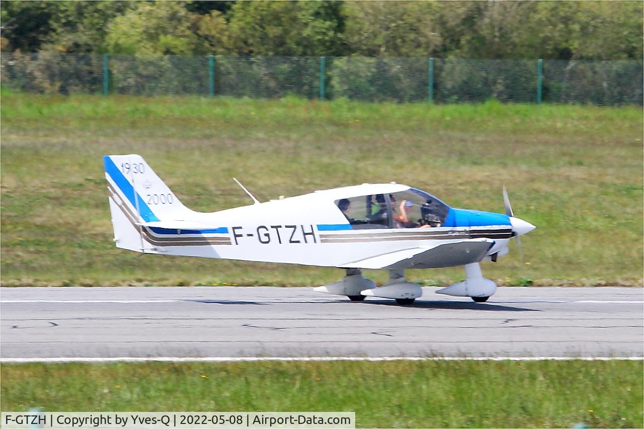 Aircraft F-GTZH, Robin DR-400-120 Petit Prince, c/n 2455, Robin DR-400-120 Petit Prince, Landing Rwy 07R, Brest-Bretagne Airport (LFRB-BES), photo by Yves-Q