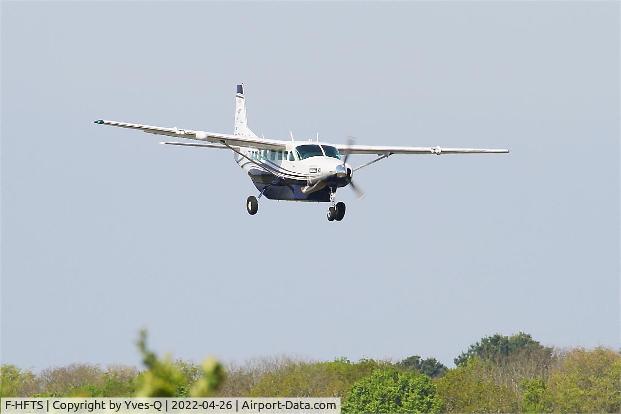 Aircraft F-HFTS, 2016 Cessna 208B Grand Caravan, c/n 208B5265, Textron Aviation Inc. Grand Caravan 208B, On final rwy 07R, Brest-Bretagne airport (LFRB-BES), photo by Yves-Q