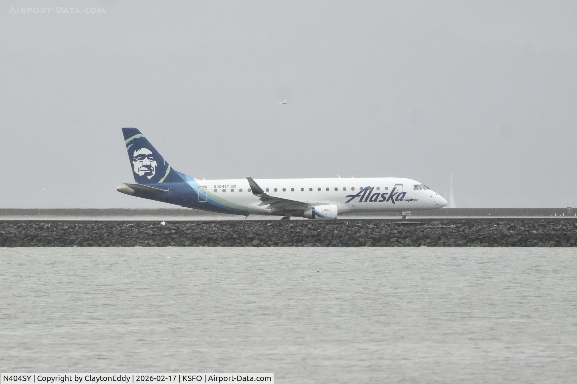 Aircraft N404SY, 2018 Embraer 175LR (ERJ-170-200LR), c/n 17000739, SFO 2026, at KSFO, photo by ClaytonEddy
