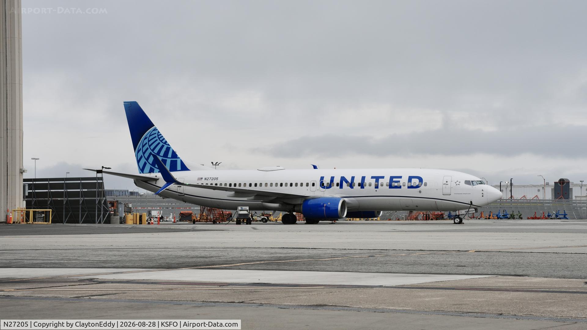 Aircraft N27205, 2000 Boeing 737-824, c/n 30577, SFO 2026, at KSFO, photo by ClaytonEddy