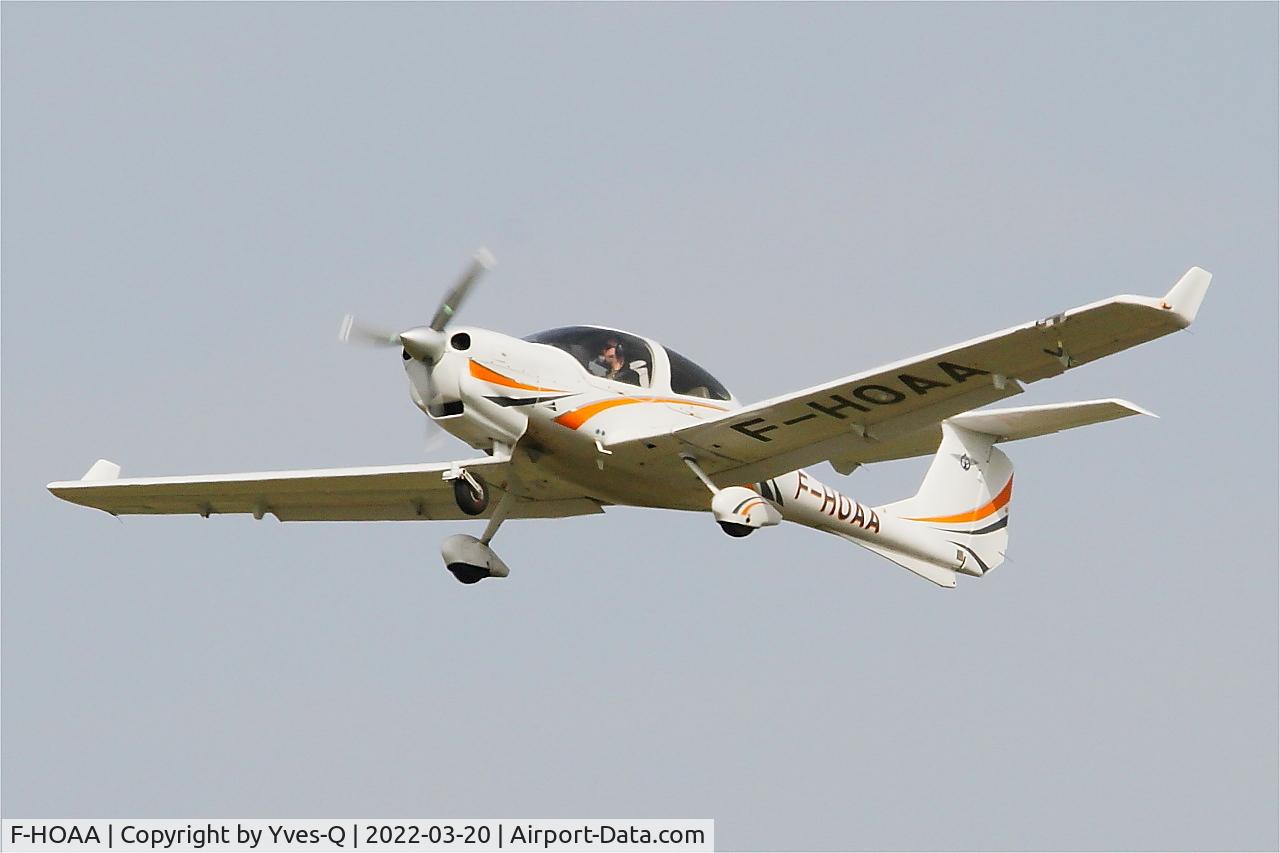 Aircraft F-HOAA, Diamond DA-40 Diamond Star, c/n D4.148, Diamond DA-40 Diamond Star, Take off rwy 25L, Brest-Bretagne Airport (LFRB-BES), photo by Yves-Q