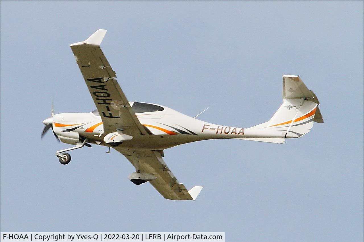 Aircraft F-HOAA, Diamond DA-40 Diamond Star, c/n D4.148, Diamond DA-40 Diamond Star, Take off rwy 25L, Brest-Bretagne Airport (LFRB-BES), at LFRB, photo by Yves-Q