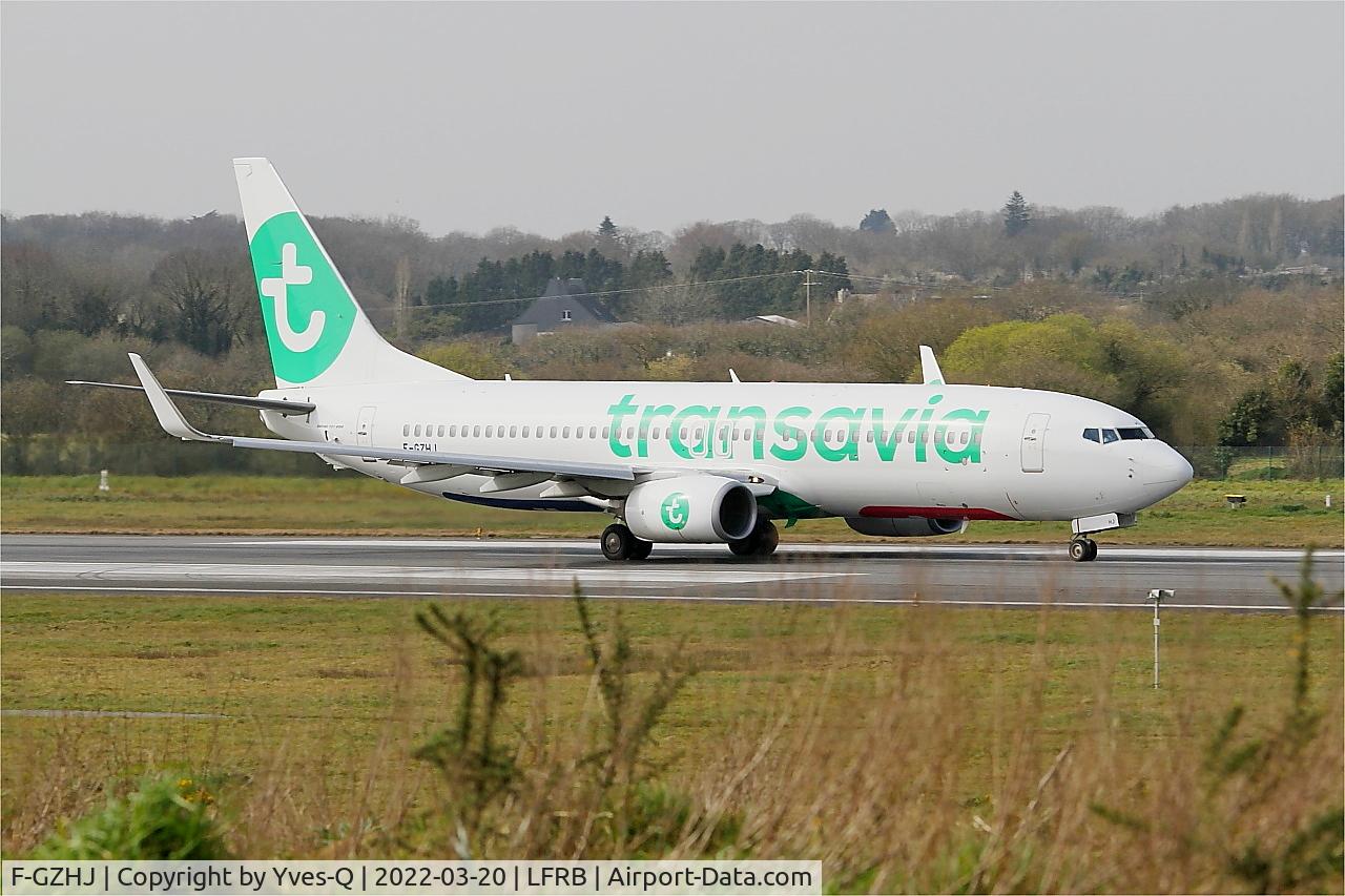 Aircraft F-GZHJ, 2013 Boeing 737-86J, c/n 37778 l/n 4424, Boeing 737-86J, Take off run rwy 07R, Brest-Bretagne Airport (LFRB-BES), at LFRB, photo by Yves-Q