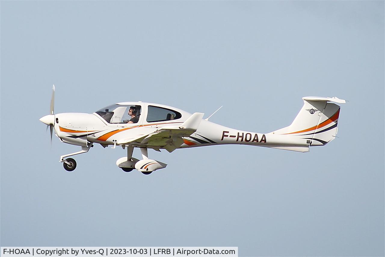 Aircraft F-HOAA, Diamond DA-40 Diamond Star, c/n D4.148, Diamond DA-40 Diamond Star, Take off rwy 25L, Brest-Bretagne Airport (LFRB-BES), at LFRB, photo by Yves-Q