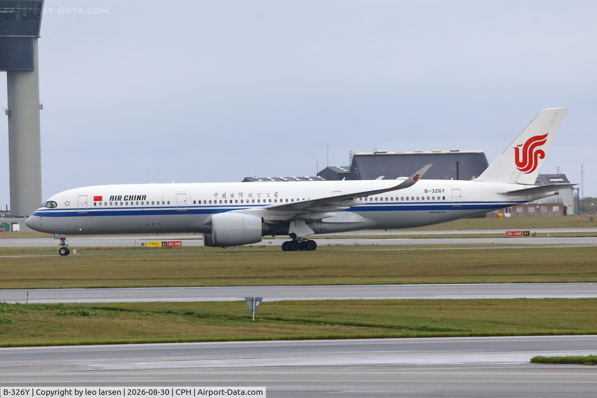 Aircraft B-326Y, 2021 Airbus A350-941, c/n 517, Copenhagen 30.8.2026, at CPH, photo by leo larsen