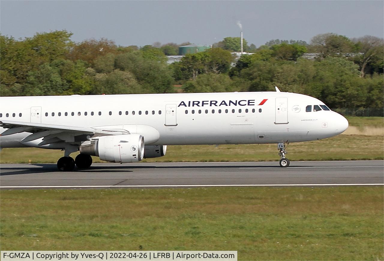Aircraft F-GMZA, 1994 Airbus A321-111, c/n 498, Airbus A321-111, Take off run rwy 07R, Brest Bretagne airport (LFRB-BES), at LFRB, photo by Yves-Q