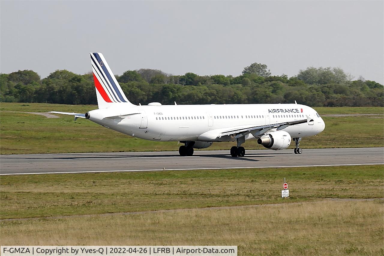 Aircraft F-GMZA, 1994 Airbus A321-111, c/n 498, Airbus A321-111, Take off run rwy 07R, Brest Bretagne airport (LFRB-BES), at LFRB, photo by Yves-Q