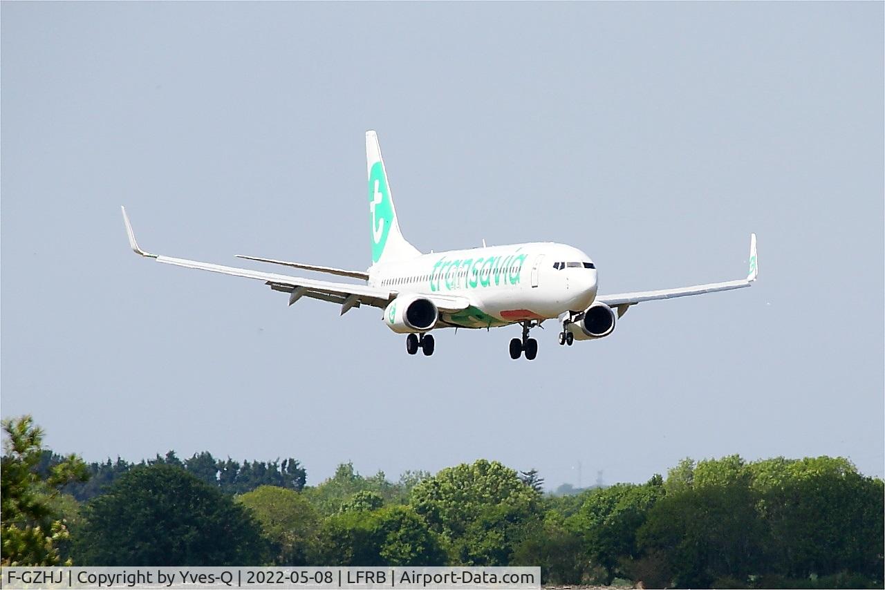 Aircraft F-GZHJ, 2013 Boeing 737-86J, c/n 37778 l/n 4424, Boeing 737-86J, On final rwy 07R, Brest-Bretagne Airport (LFRB-BES), at LFRB, photo by Yves-Q