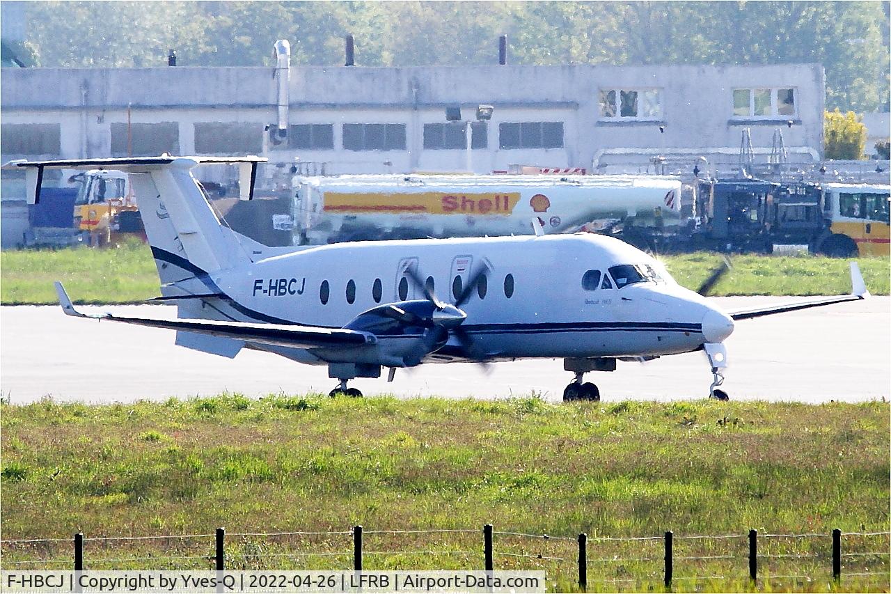 Aircraft F-HBCJ, 1998 Beech 1900D, c/n UE-338, Beech 1900D, Taxiing to boarding area, Brest Bretagne airport (LFRB-BES), at LFRB, photo by Yves-Q