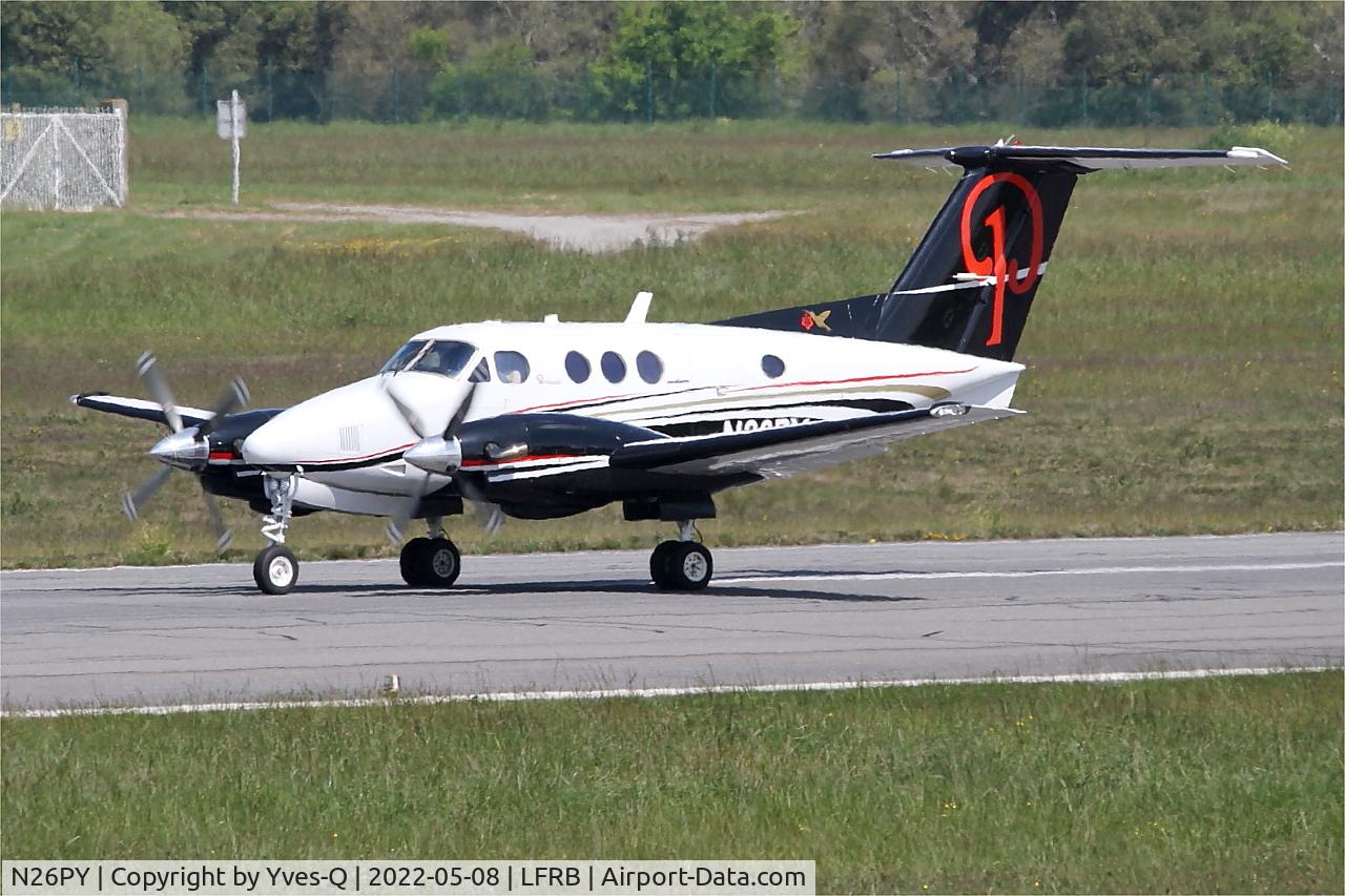 Aircraft N26PY, 1981 Beech F90 King Air, c/n LA-141, Beech F90 King Air, Taxiing rwy 07R, Brest-Bretagne Airport (LFRB-BES), at LFRB, photo by Yves-Q