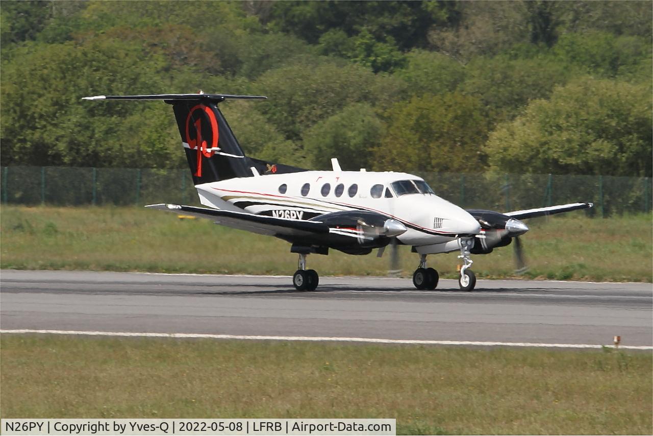 Aircraft N26PY, 1981 Beech F90 King Air, c/n LA-141, Beech F90 King Air, Take off run rwy 07R, Brest-Bretagne Airport (LFRB-BES), at LFRB, photo by Yves-Q