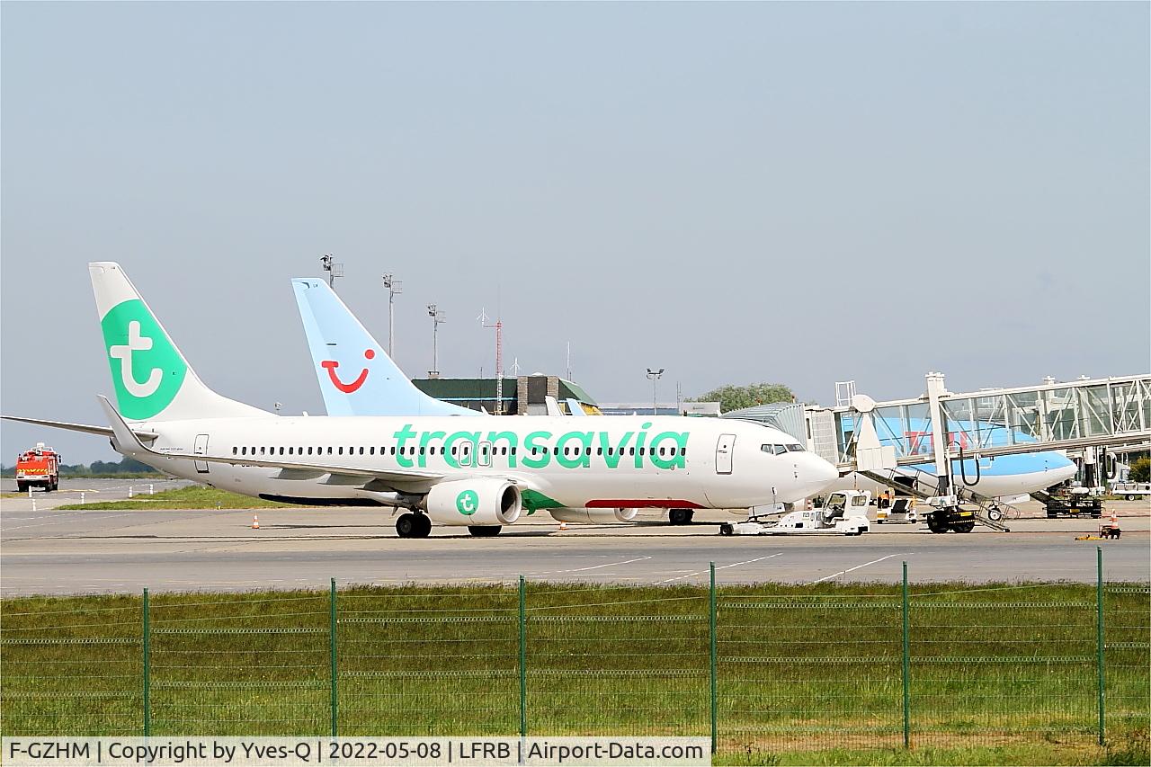Aircraft F-GZHM, 2014 Boeing 737-8K2, c/n 37792 l/n 4911, Boeing 737-8K2, Push back, Brest-Bretagne Airport (LFRB-BES), at LFRB, photo by Yves-Q