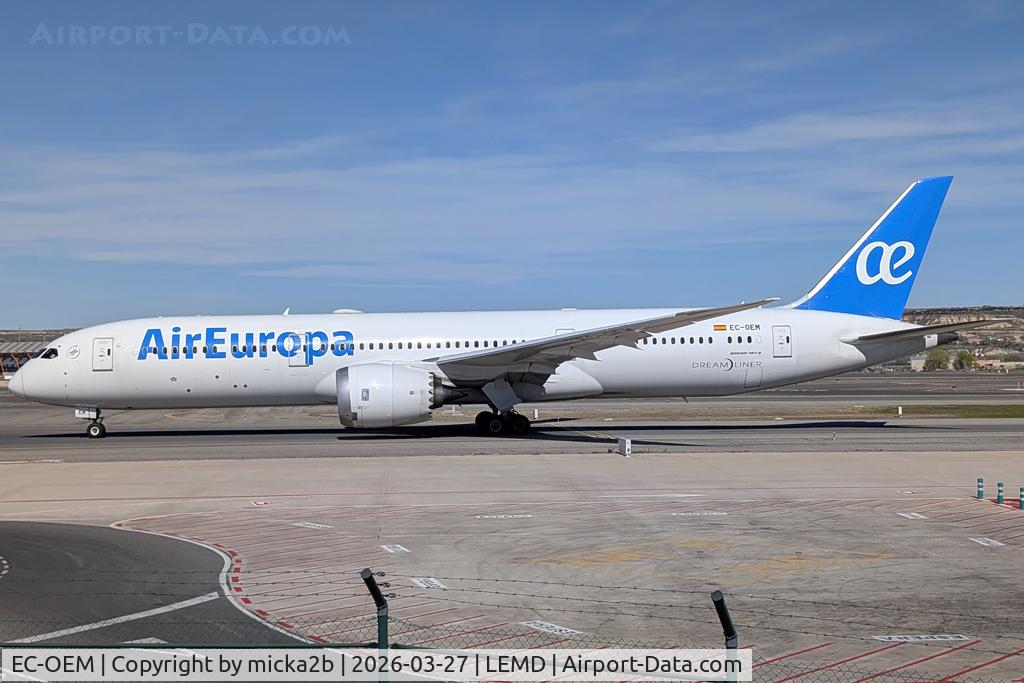 Aircraft EC-OEM, 2021 Boeing 787-9 Dreamliner, c/n 66163 l/n 1070, Taxiing, at LEMD, photo by micka2b