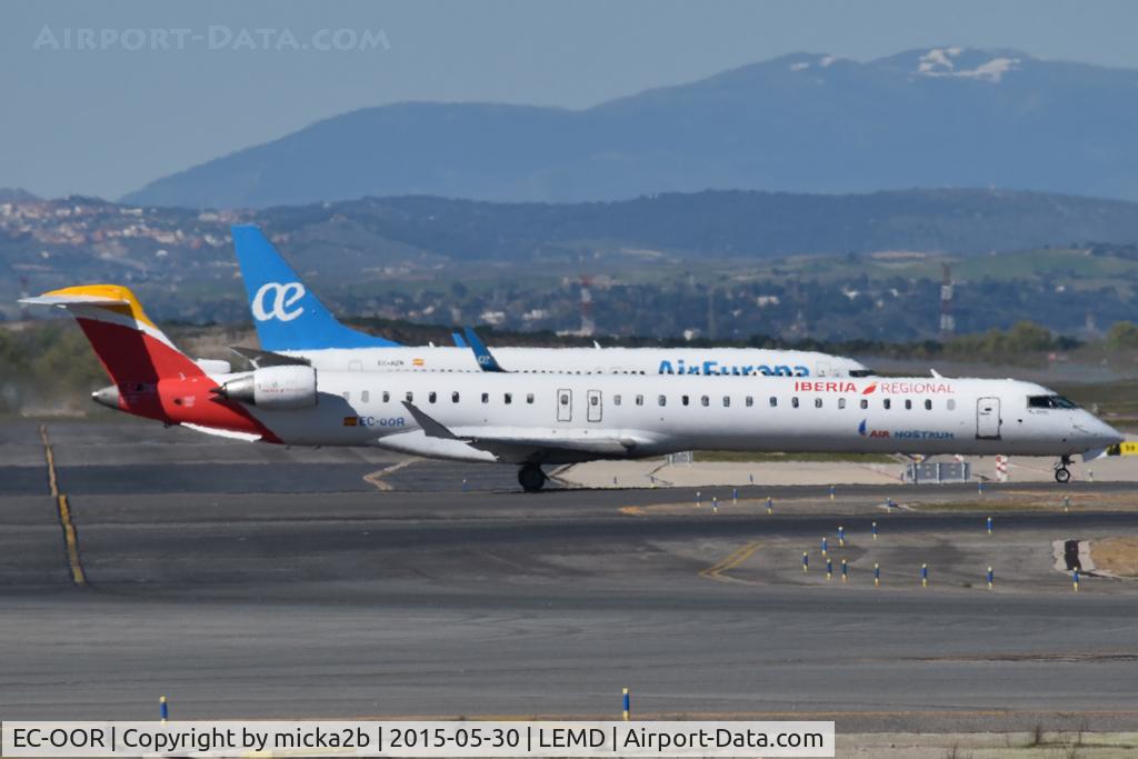 Aircraft EC-OOR, 2015 Bombardier CRJ-1000EL, c/n 19041, Taxiing, at LEMD, photo by micka2b