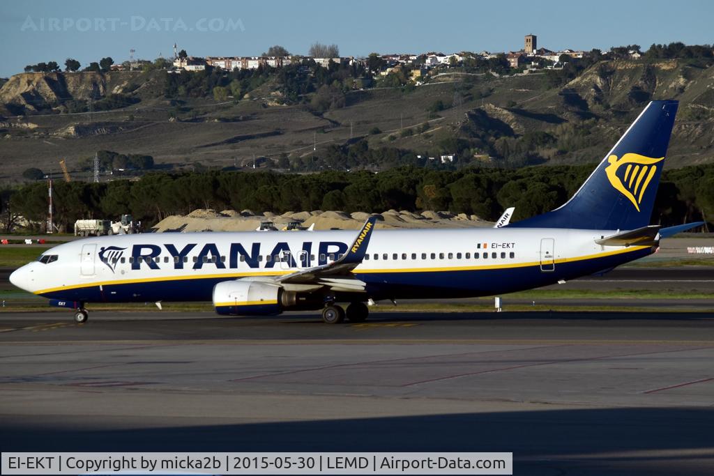 Aircraft EI-EKT, 2010 Boeing 737-8AS, c/n 38505 l/n 3206, Taxiing, at LEMD, photo by micka2b