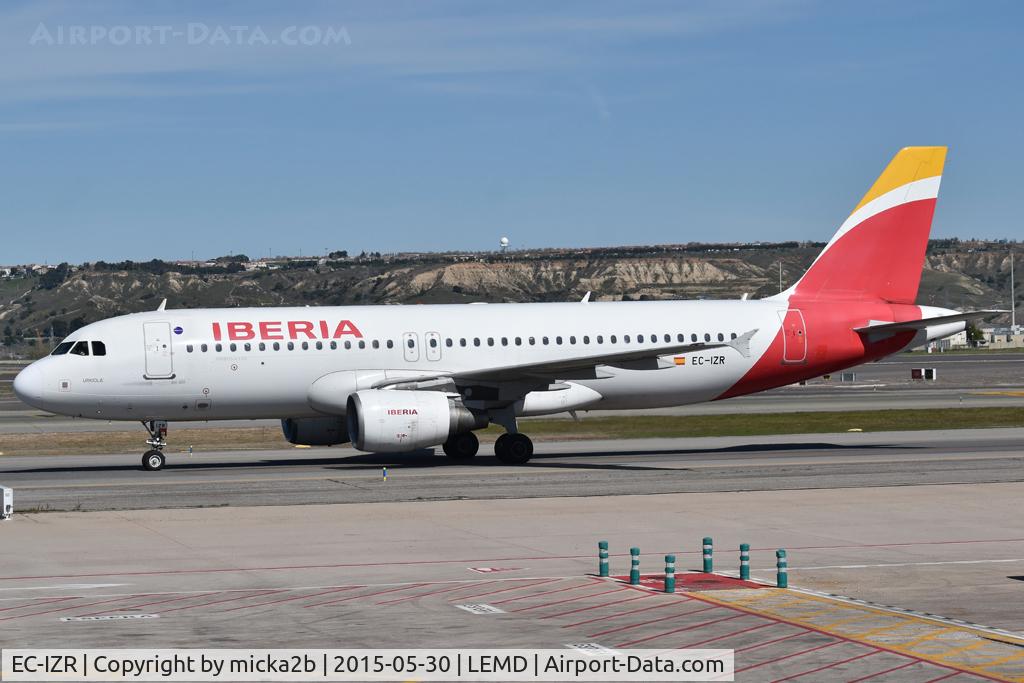 Aircraft EC-IZR, 2004 Airbus A320-214, c/n 2242, Taxiing, at LEMD, photo by micka2b
