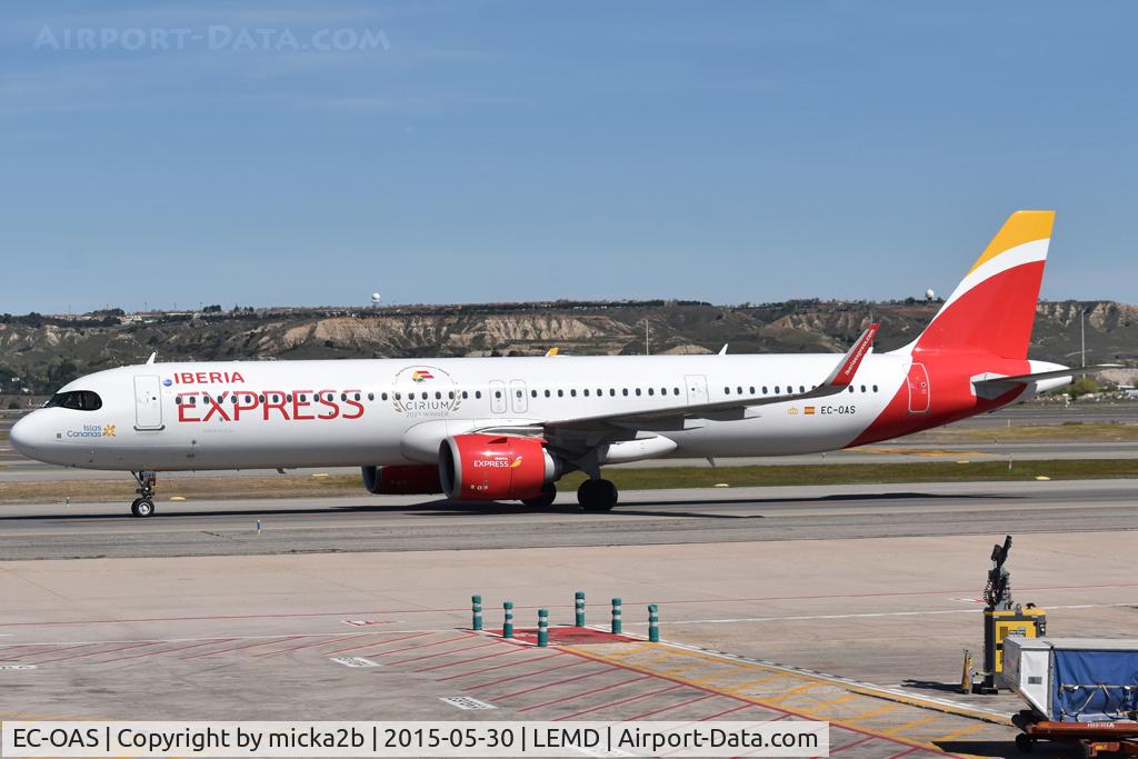 Aircraft EC-OAS, 2023 Airbus A321-251NX, c/n 11535, Taxiing with new special titles "Islas Canarias", at LEMD, photo by micka2b