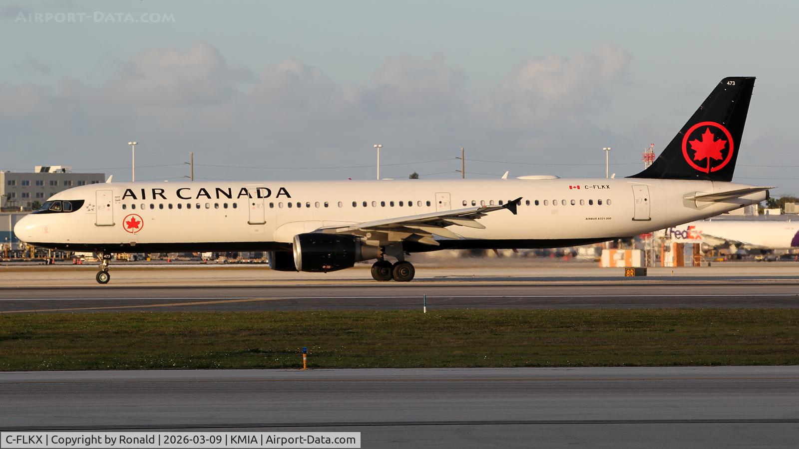 Aircraft C-FLKX, 2000 Airbus A321-211, c/n 1299, at mia, at KMIA, photo by Ronald