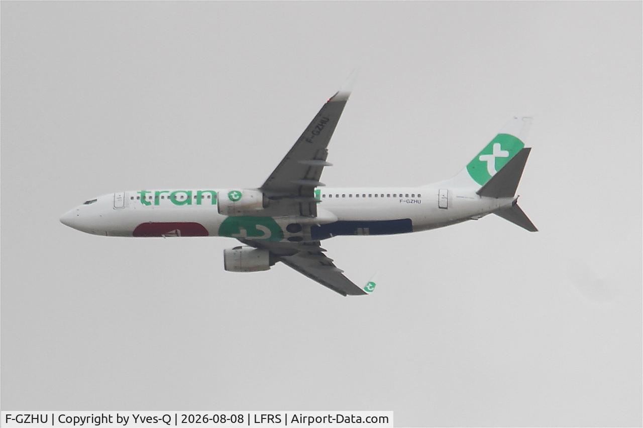 Aircraft F-GZHU, 2015 Boeing 737-8K2, c/n 41352 l/n 5491, Boeing 737-8K2, long approach rwy 21, Nantes-Atlantique airport (LFRS-NTE), at LFRS, photo by Yves-Q